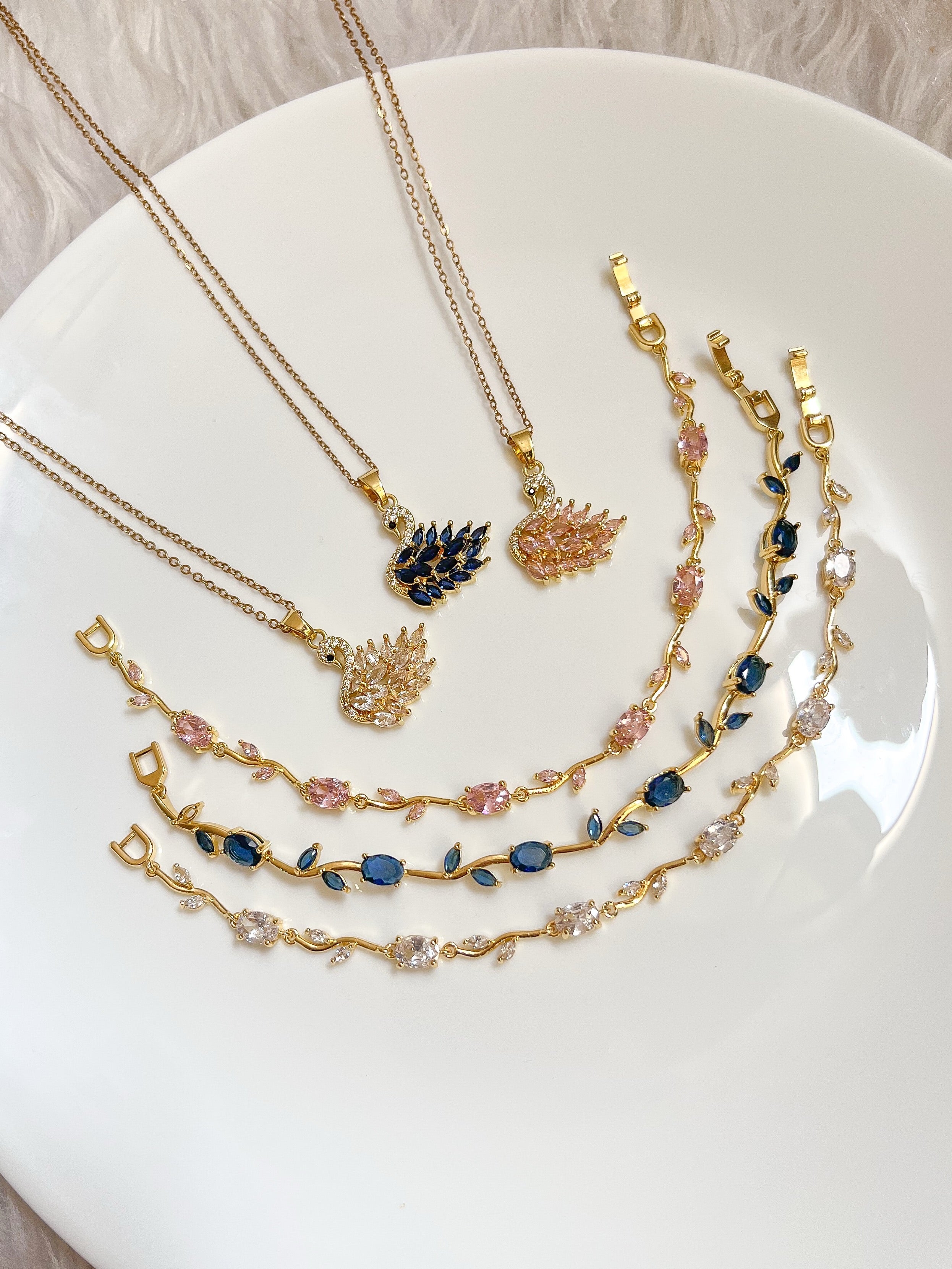 Swan Necklace