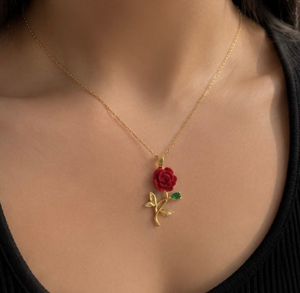 Falling Rose Pendant 🌹