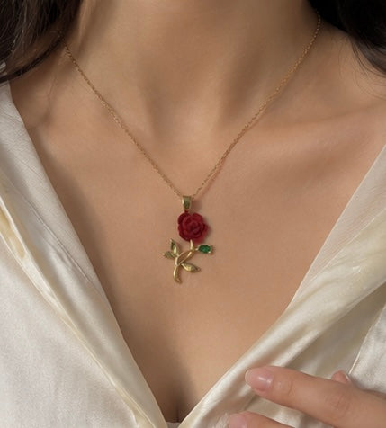 Falling Rose Pendant 🌹
