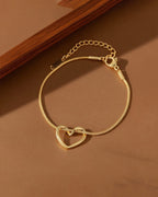 Amora Heart Bracelet | Minimalist Luxury Bracelet for Everyday Elegance