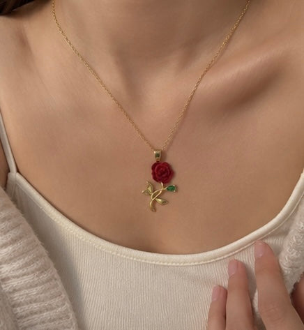 Falling Rose Pendant 🌹