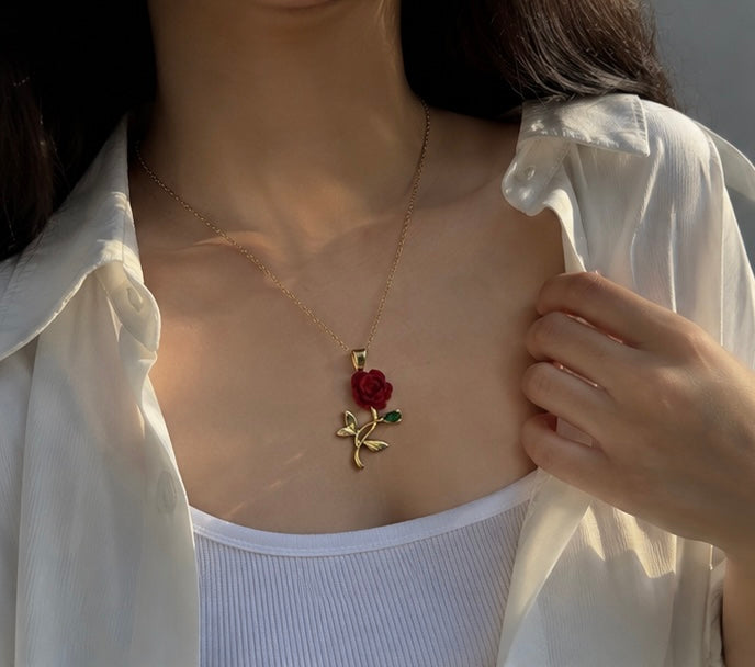Falling Rose Pendant 🌹