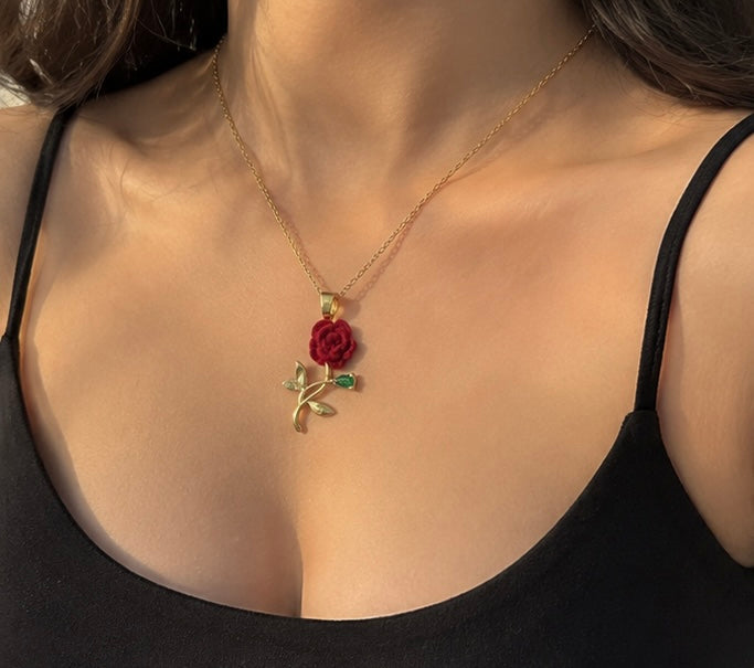 Falling Rose Pendant 🌹